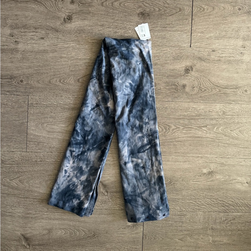 Lululemon Customizabke Snap Scarf NWT